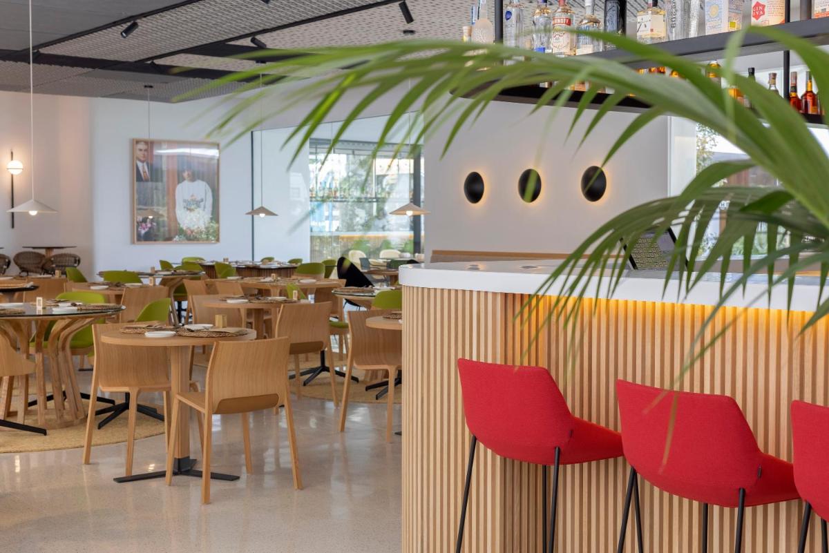 Un restaurante o sitio para comer en HM Palma Blanc