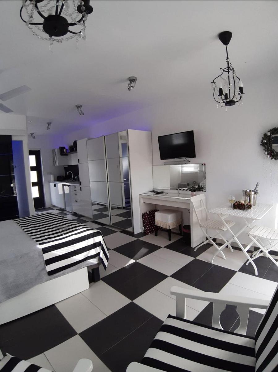 The Pervoli Studio - Pool - Close to Beach - Housity