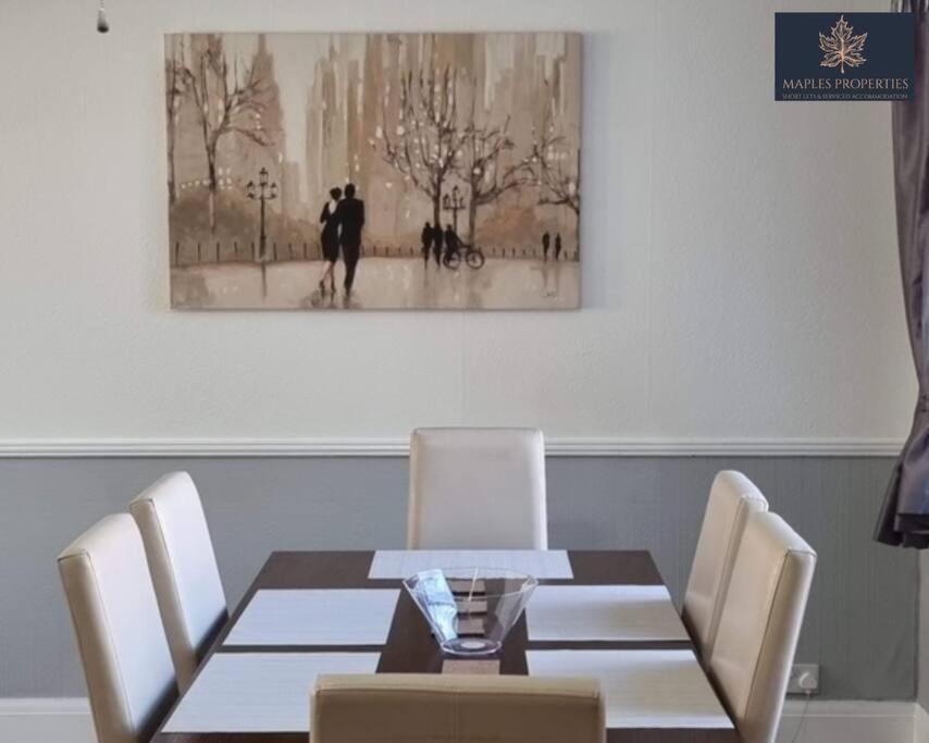 3 Bedroom House, with Free WiFi - Maples Properties Short Lets & Serviced Accommodation Hull - Housity