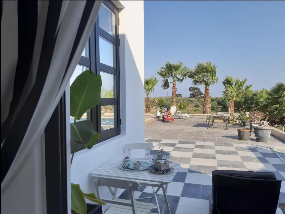The Pervoli Studio - Pool - Close to Beach - Housity