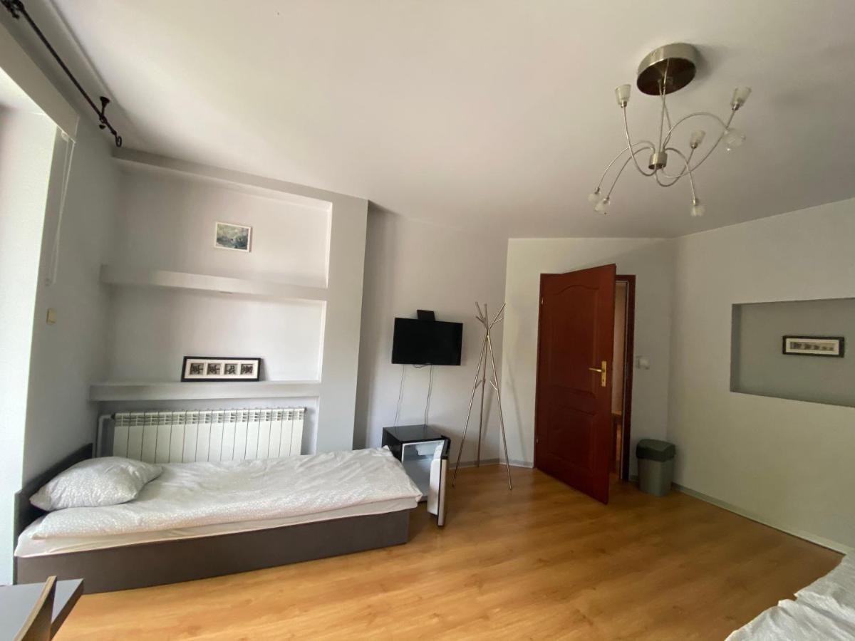 Wiktoria - Housity