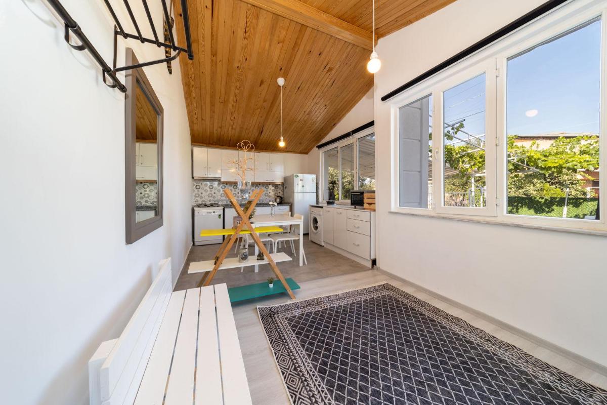 Serene House with Sea View and Muratpasa - Housity