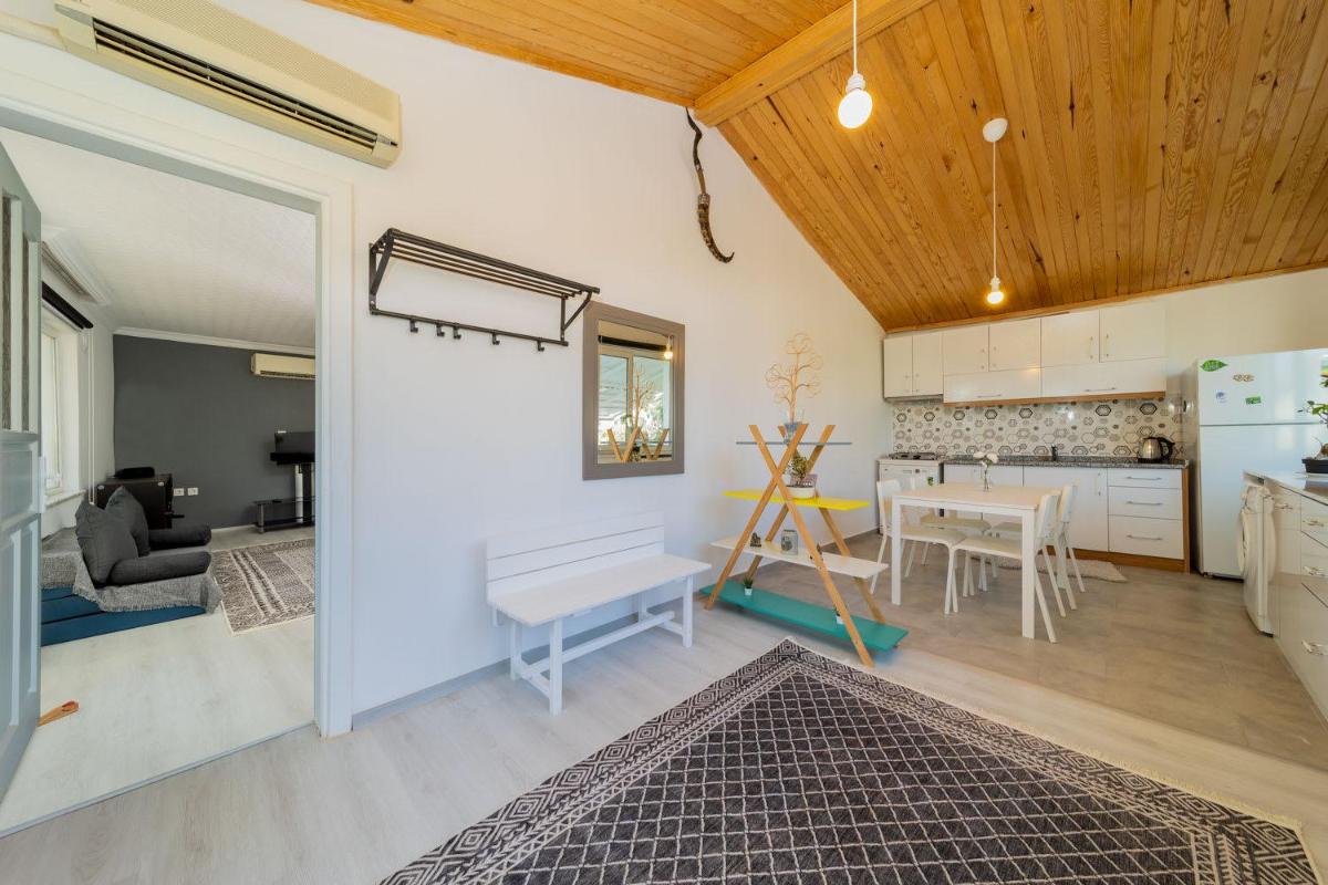 Serene House with Sea View and Muratpasa - Hizvo