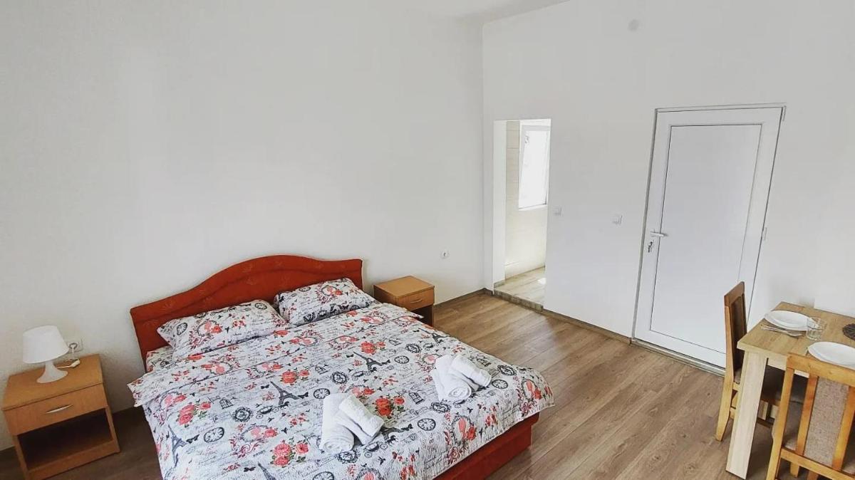 Vila Srbija - Housity