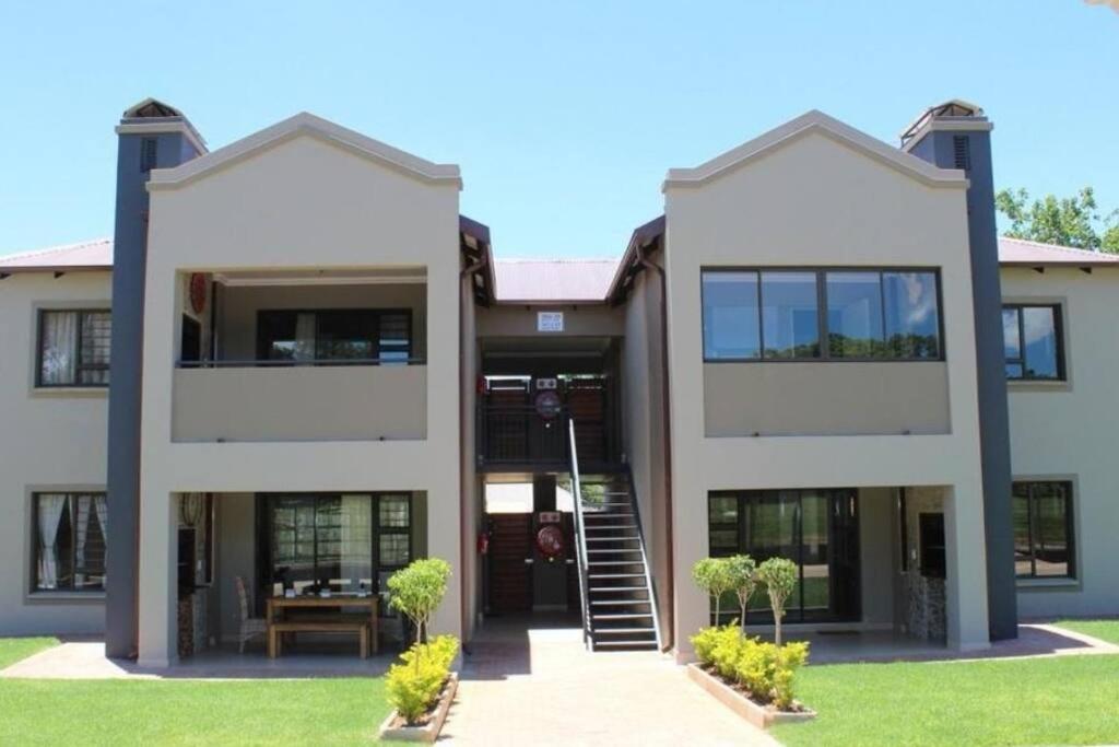Serene Luxury retreat in Cullinan - Housity