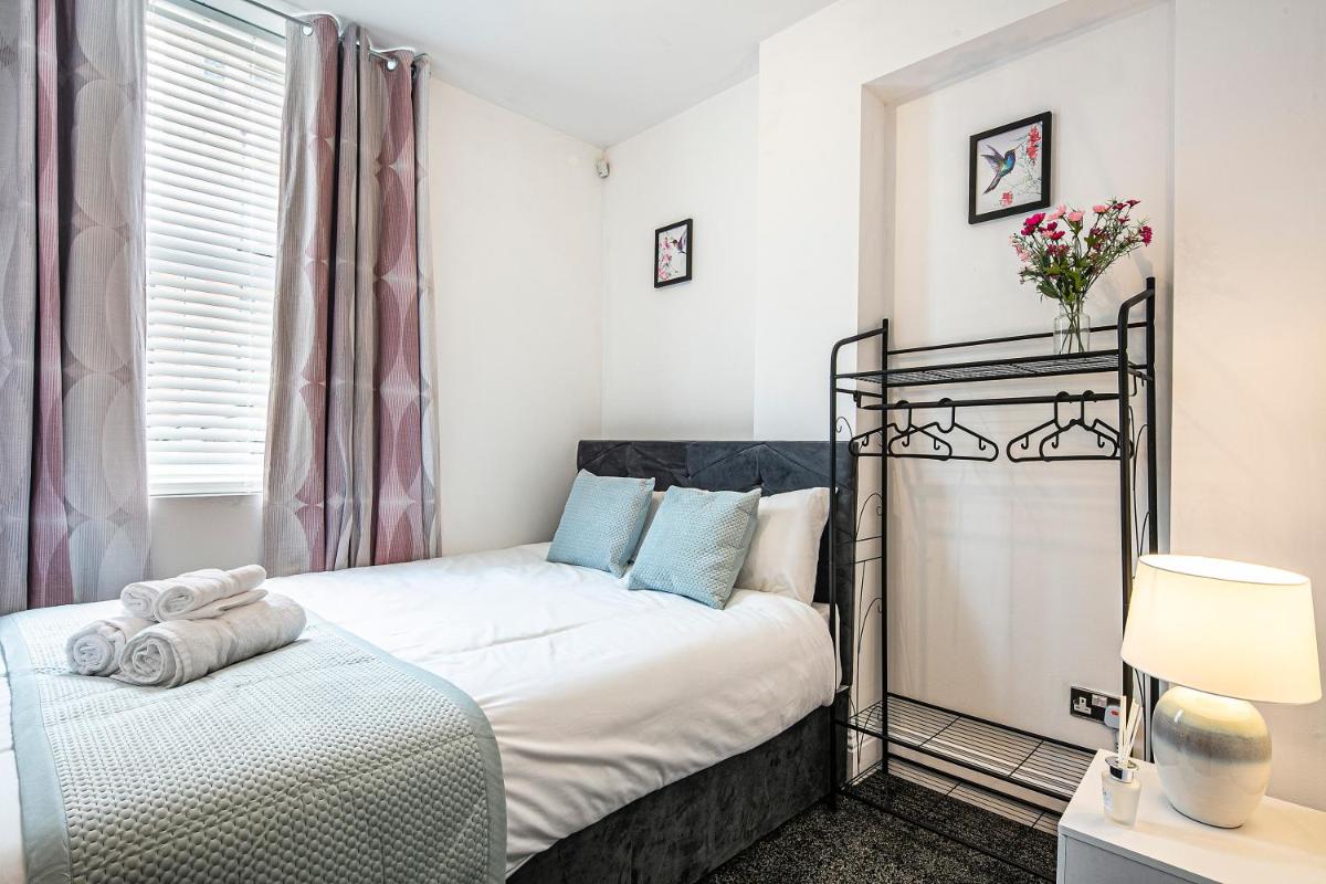 Kelham Island Riverside Maisonette W Netflix - Patio and Free On-Road Parking - Housity