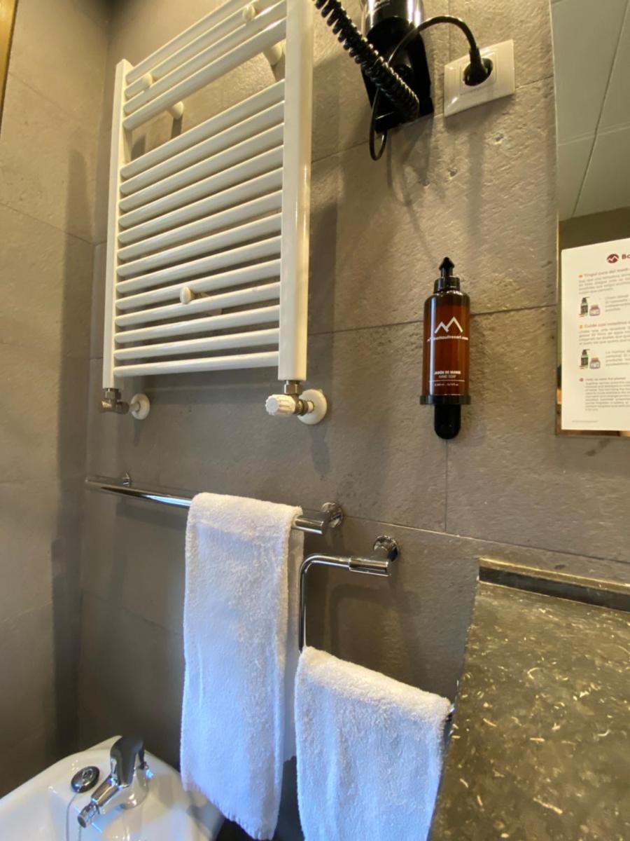 Un baño de Aparthotel Siente Boí & SPA