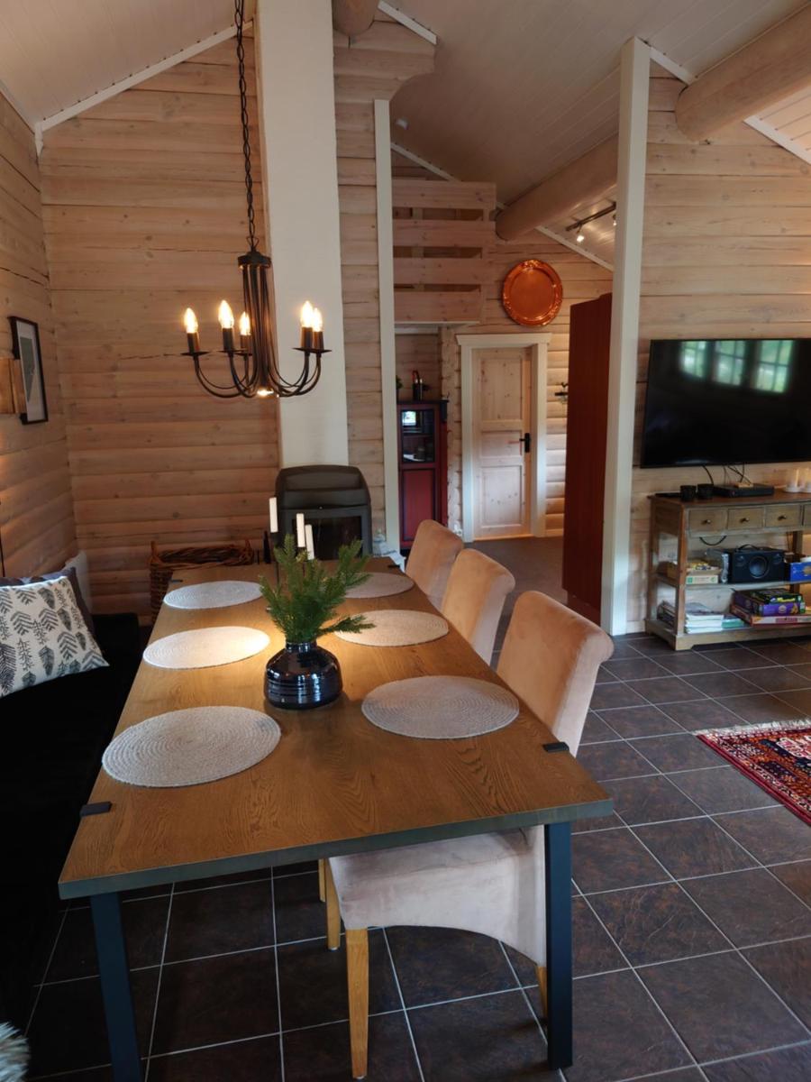100m lift, 2 min swim - Large family cabin - Housity