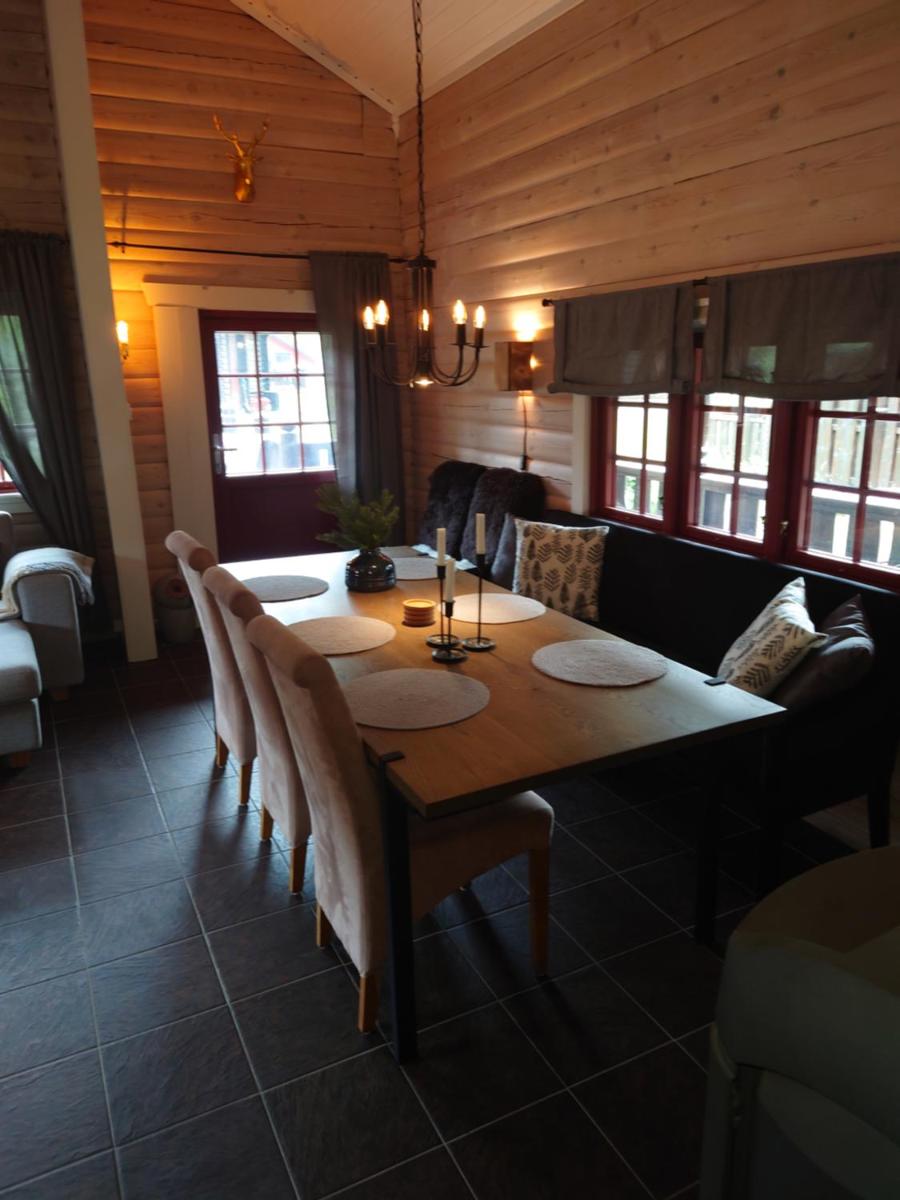 100m lift, 2 min swim - Large family cabin - Housity