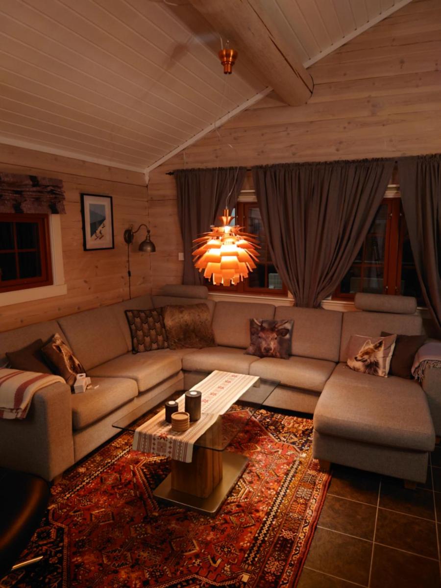 100m lift, 2 min swim - Large family cabin - Housity