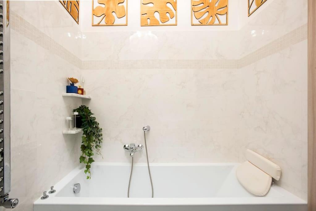 Suitetrails - Sara Luxury Apartment with Garden and Piano