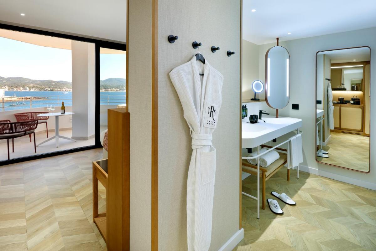 Una cocina o zona de cocina en TRS Ibiza Hotel - Adults Only
