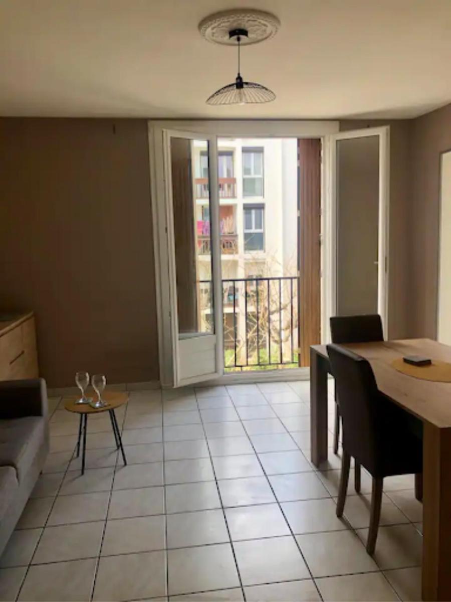 Suitetrails - 2 Bed Apartment Near the Coast & City Center