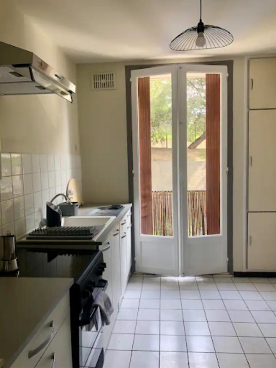 Suitetrails - 2 Bed Apartment Near the Coast & City Center