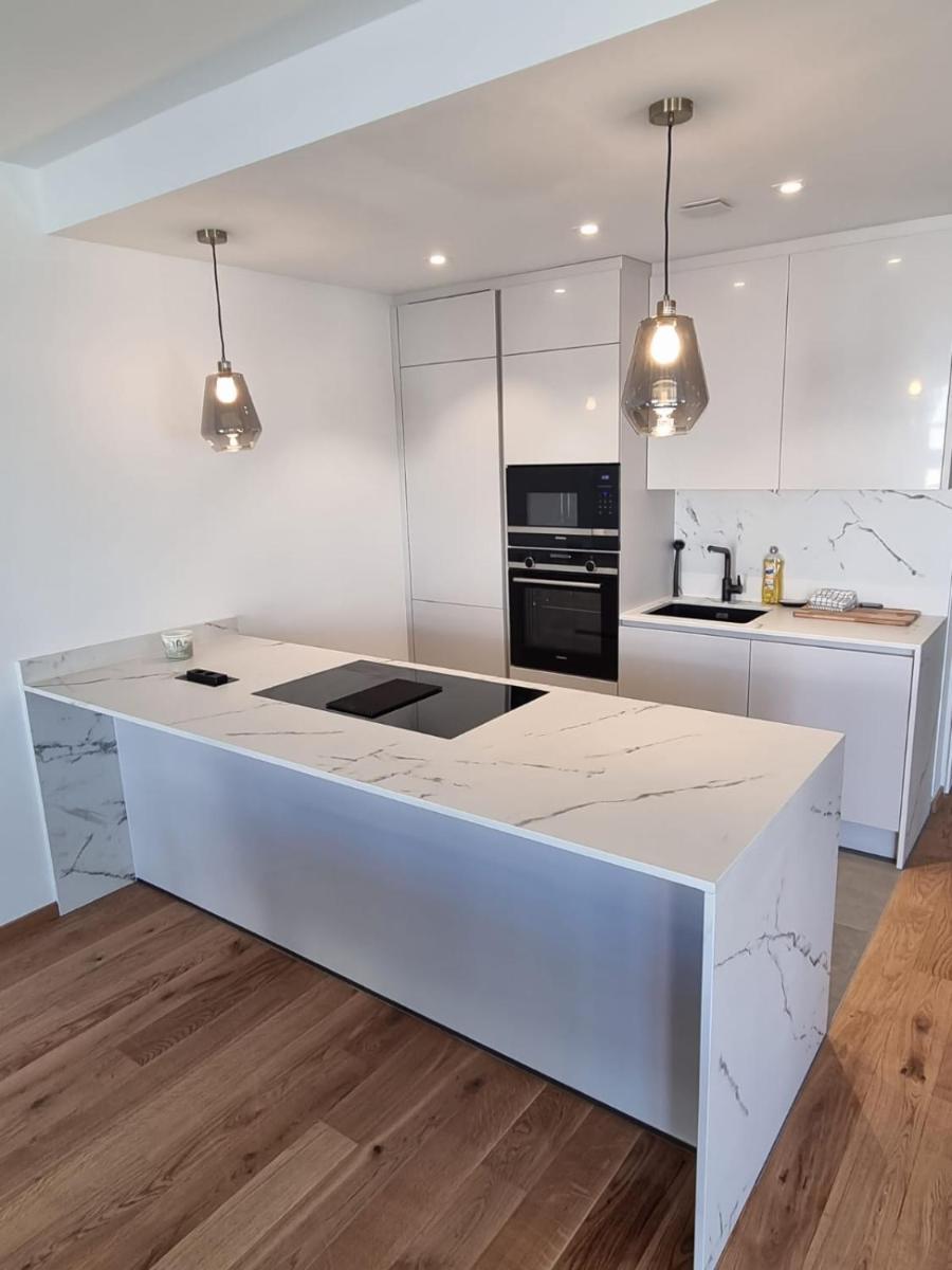 Penthouse Luxurious Central Flat with Parking - Housity