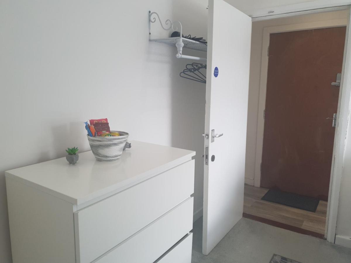 Cozy Crib - 1 Bed Studio - Housity