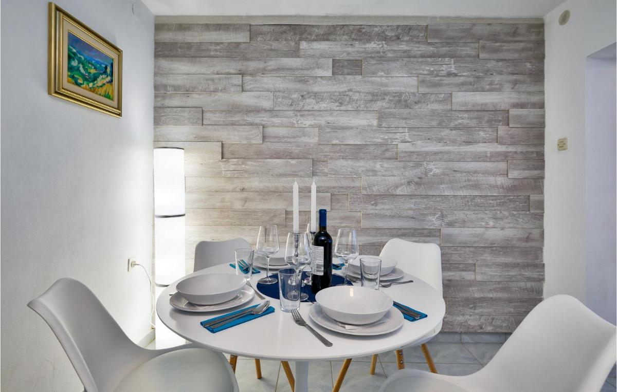 Gorgeous Home In Vrtlinovec With Sauna - Housity