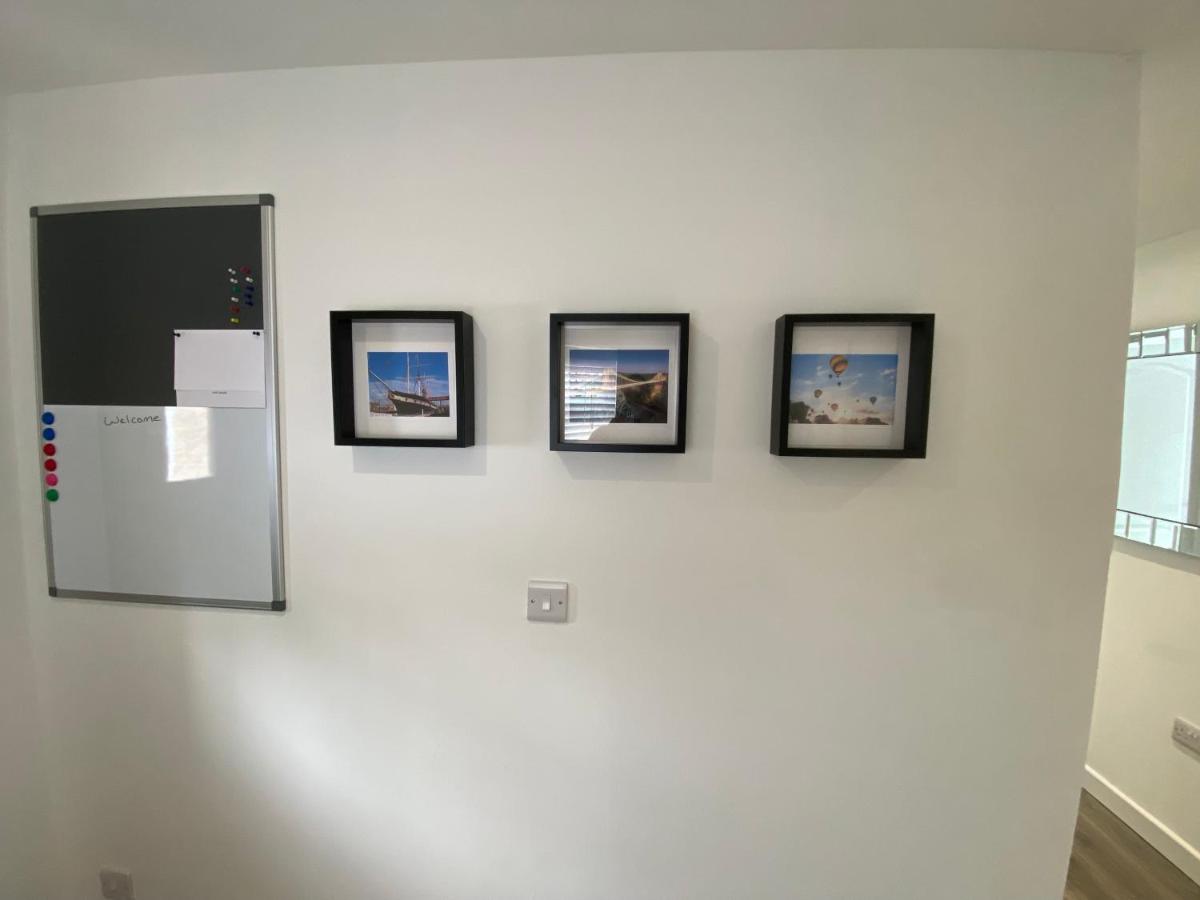 Modern 2 bedroom apartment, with car parking. - Housity