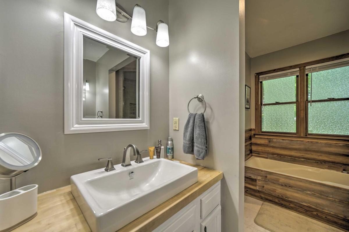 Quiet Blue Ridge Haven Less Than 4 Mi to Sapphire Resort! - Housity