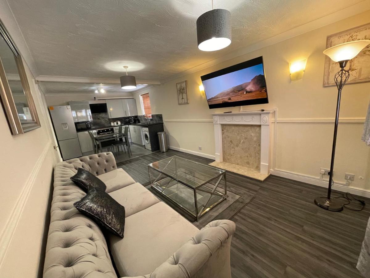 The Regency entire 1 bedroom Flat accomodation - Housity