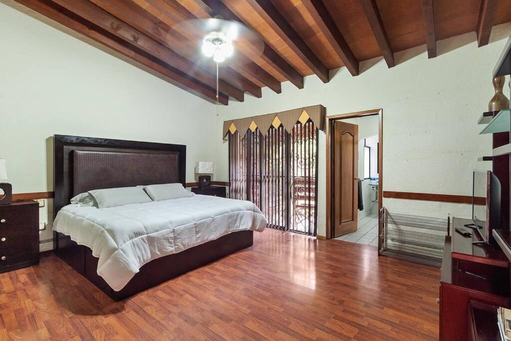+MS +Casa Tequis +Hermoso Jardín - Housity