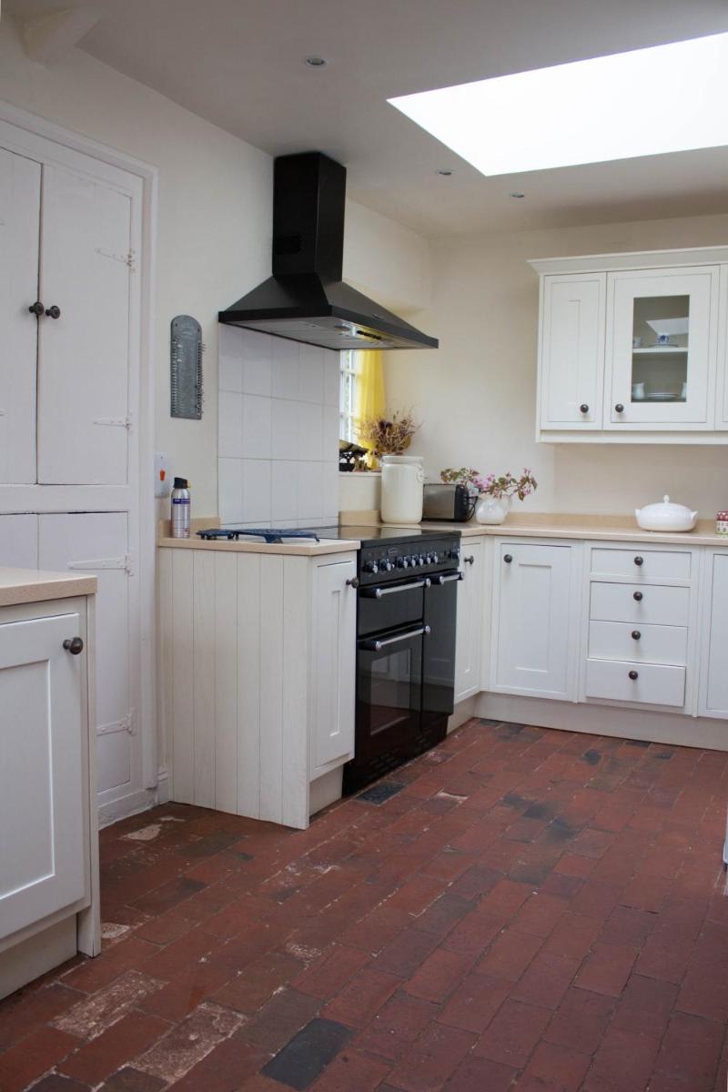 Rural farmhouse in Exmoor, sleeps 12, dog friendly - Housity