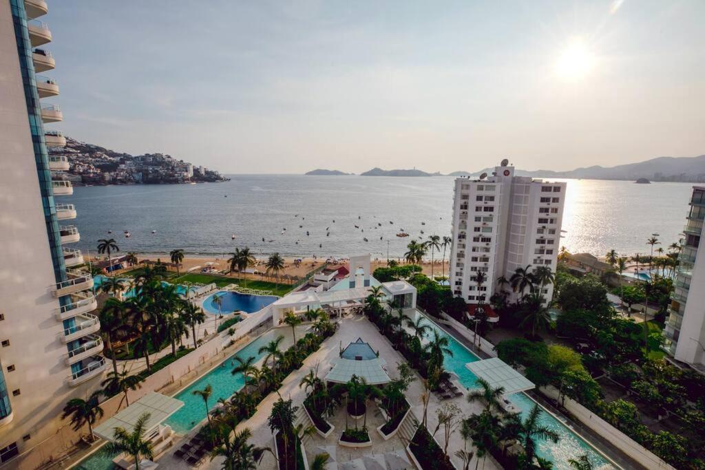 Luxury apartment in front of Acapulco Beach - Housity