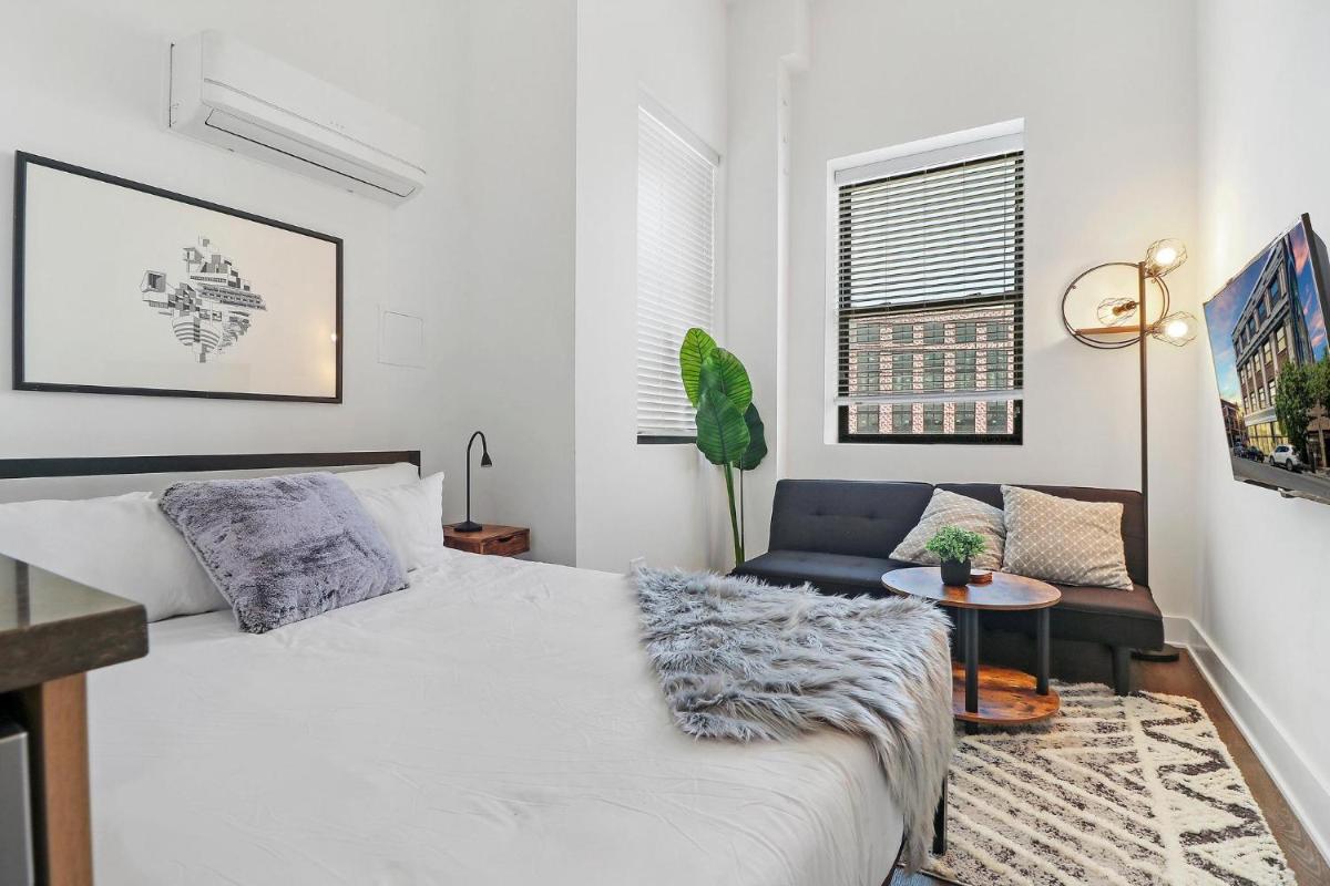 Modern & Vibrant Uptown Studio close to Shops - Wilson 401 - Housity