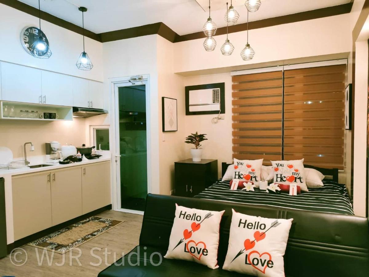 King Bed Deluxe- Cozy & Stylish Place in the Metro - Housity