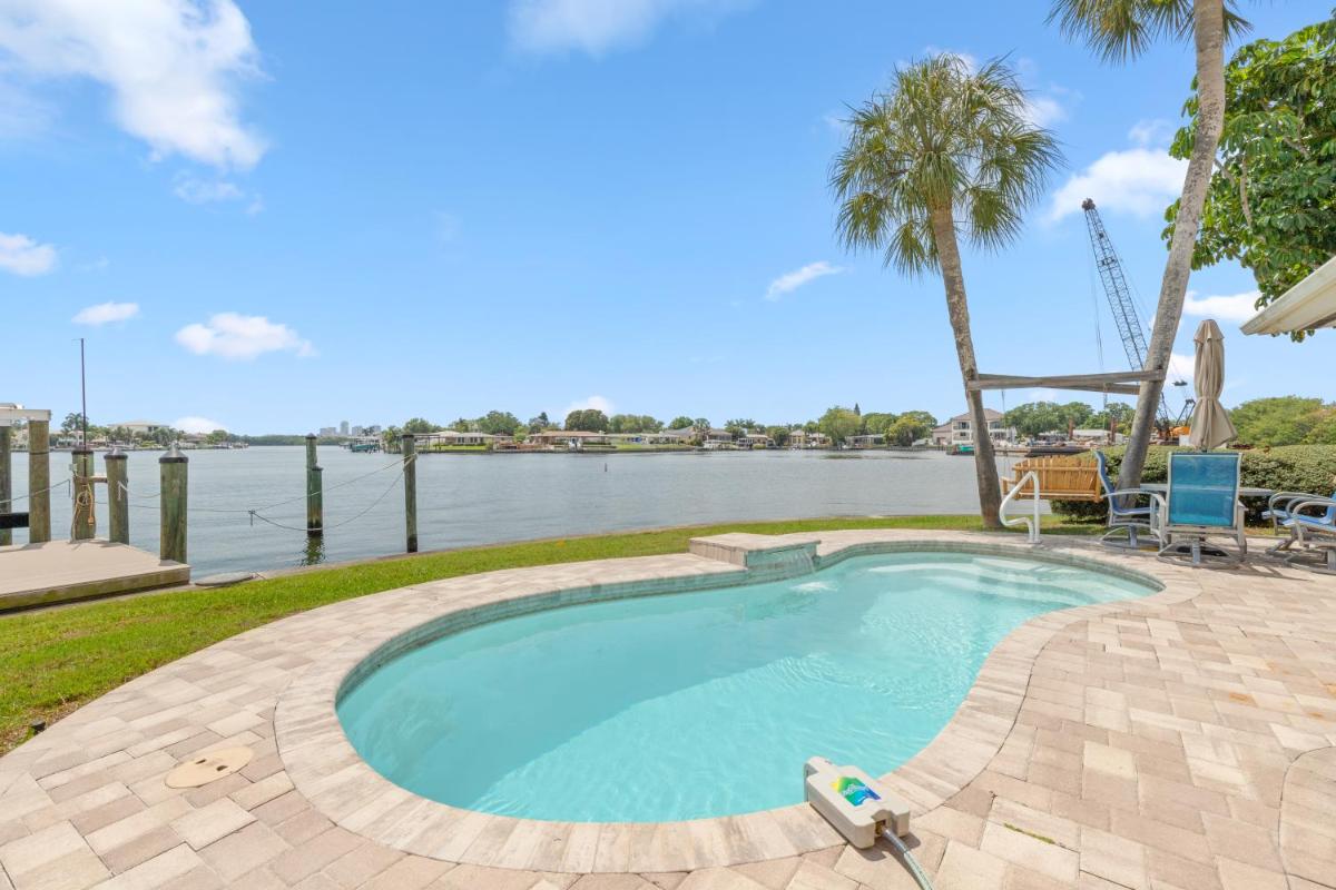 Dolphin Bayou - Housity