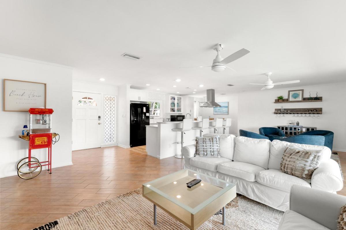 Dolphin Bayou - Housity