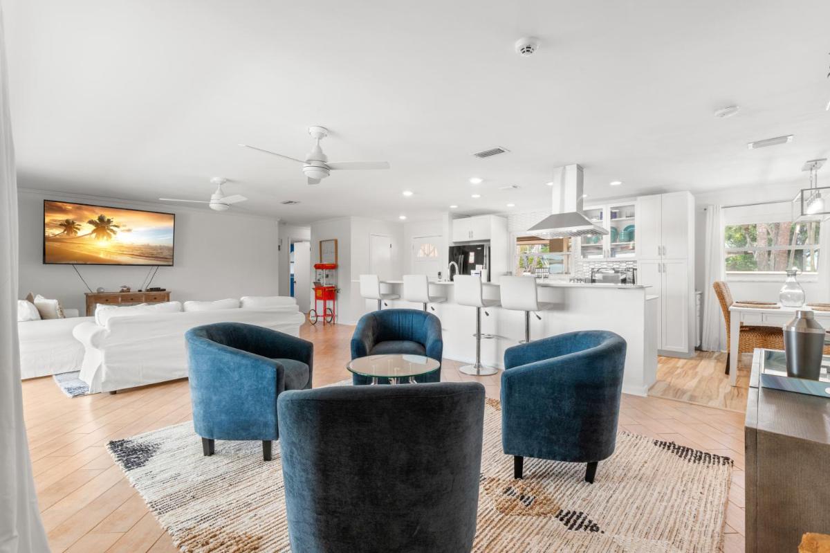 Dolphin Bayou - Housity