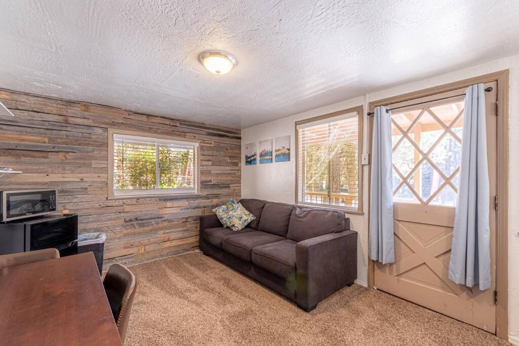 Hideaway forest cabin 9 Squirrels Den - Housity