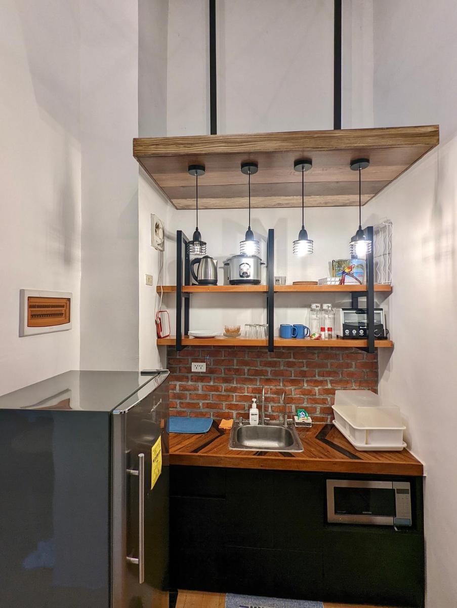 Budget 1BR Loft Apartment in Cainta Cambridge Village - Hizvo
