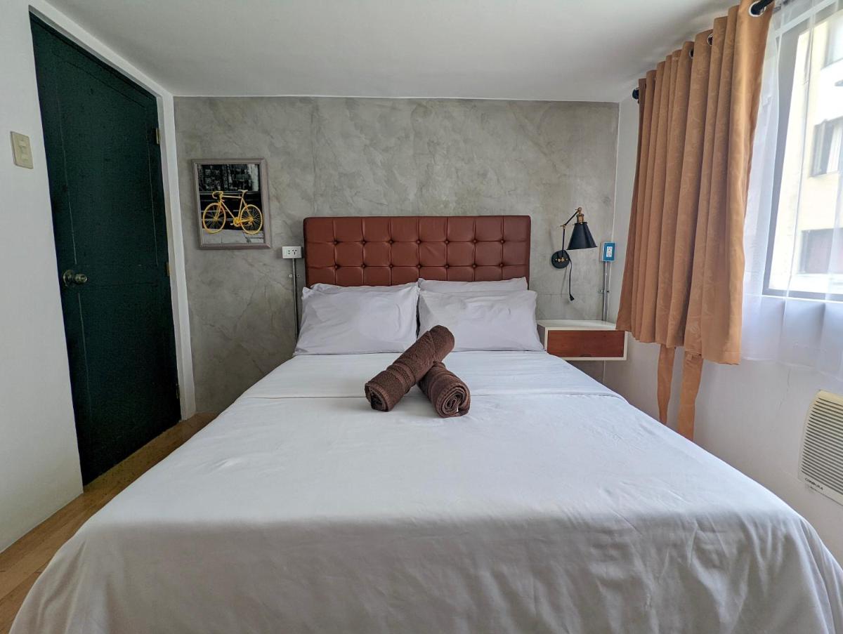 Budget 1BR Loft Apartment in Cainta Cambridge Village - Hizvo