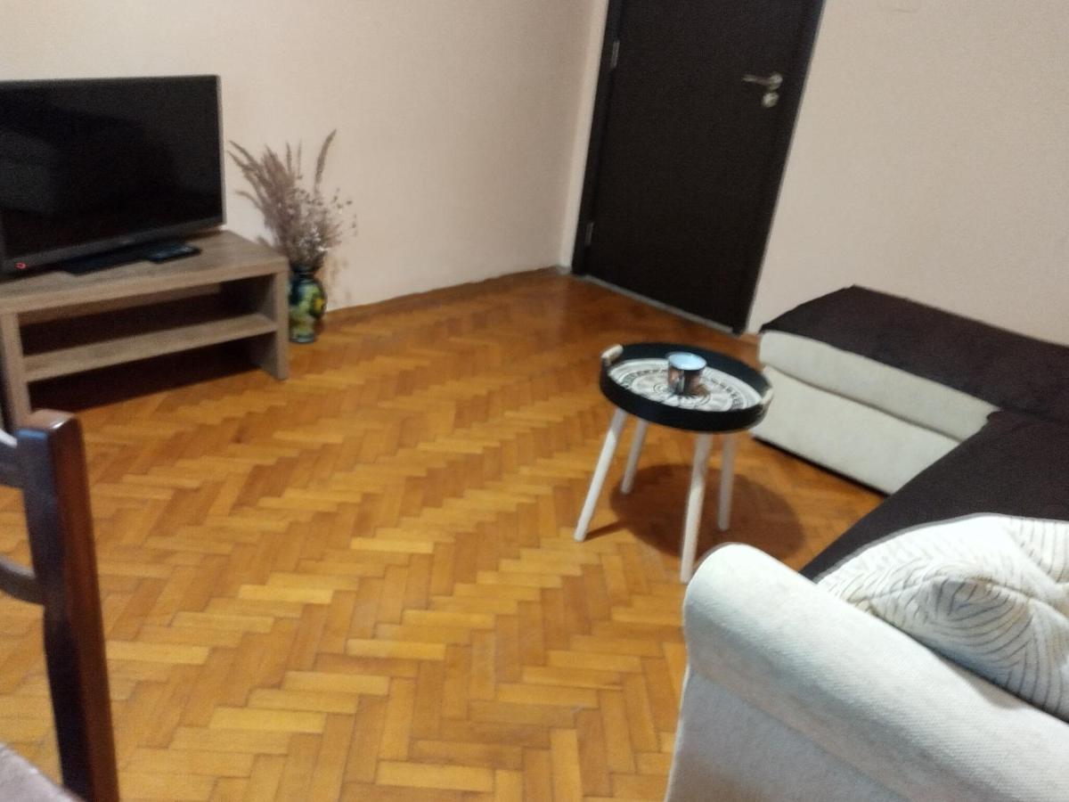 Прекрасен апартамент в Бургас - Housity