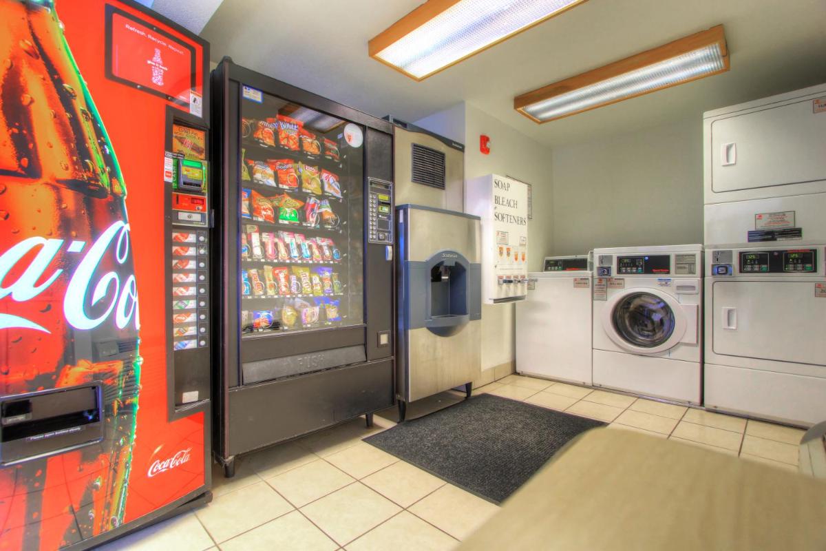Howard Johnson by Wyndham Harrisonburg - Housity