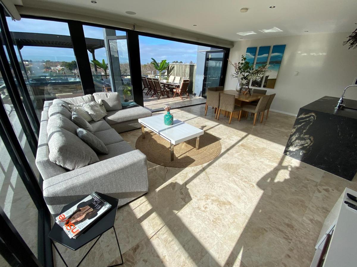Luxurious Penthouse Oasis with Spa - Housity
