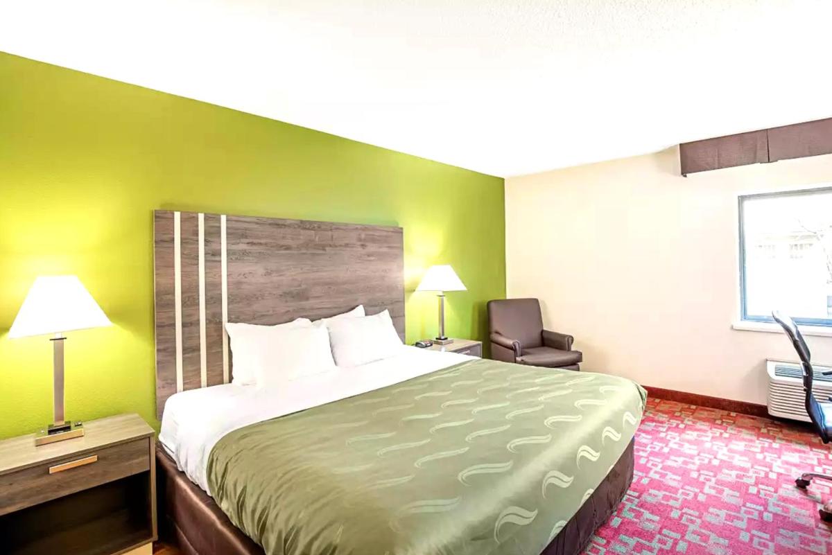 Norwood Inn & Suites Milwaukee - Housity