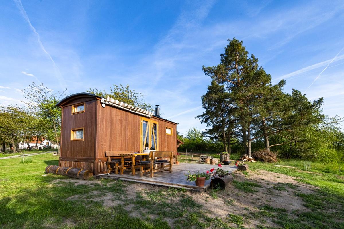 Maringotka na samotě - Housity