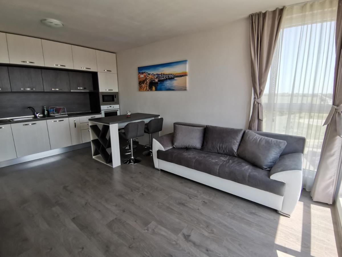 Suitetrails - Sea View Apartment, Residence Park, Sarafovo, Burgas