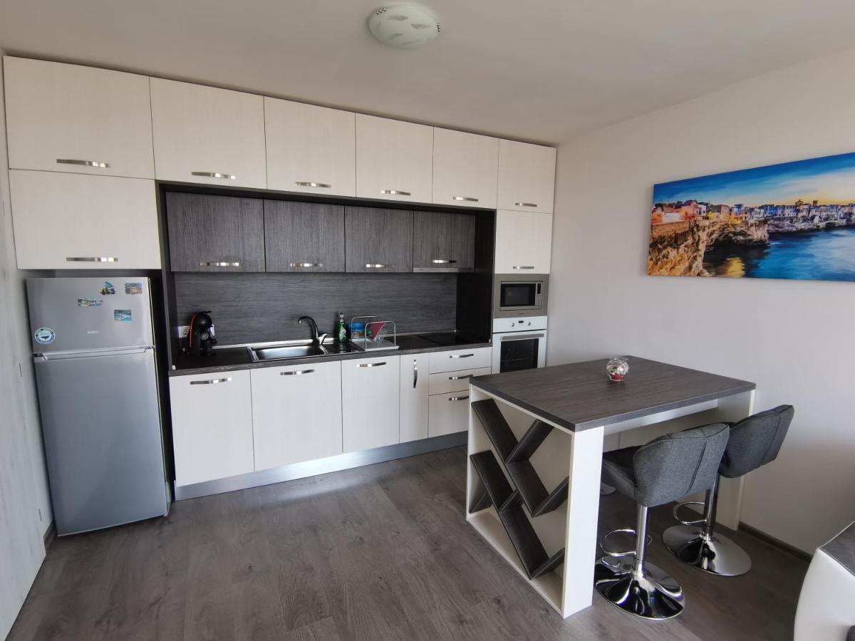 Suitetrails - Sea View Apartment, Residence Park, Sarafovo, Burgas