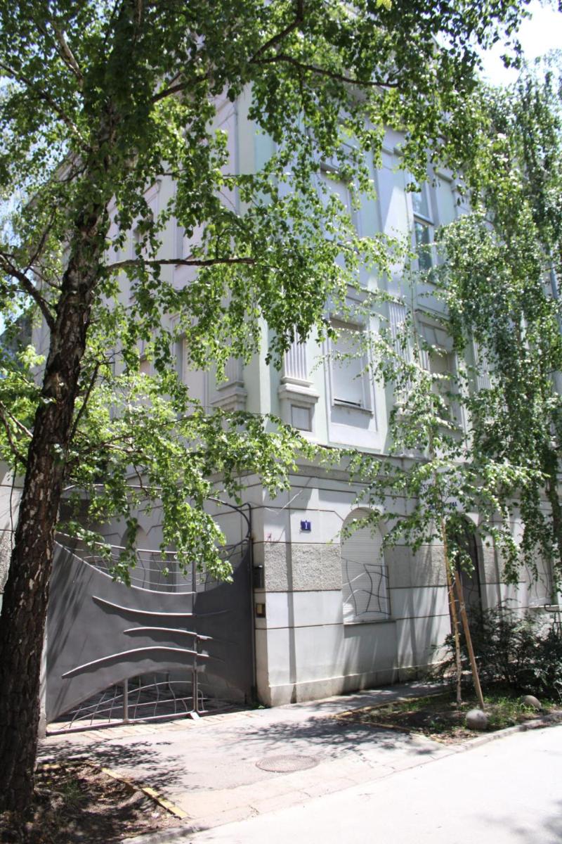 Garden Center Apartment - Housity