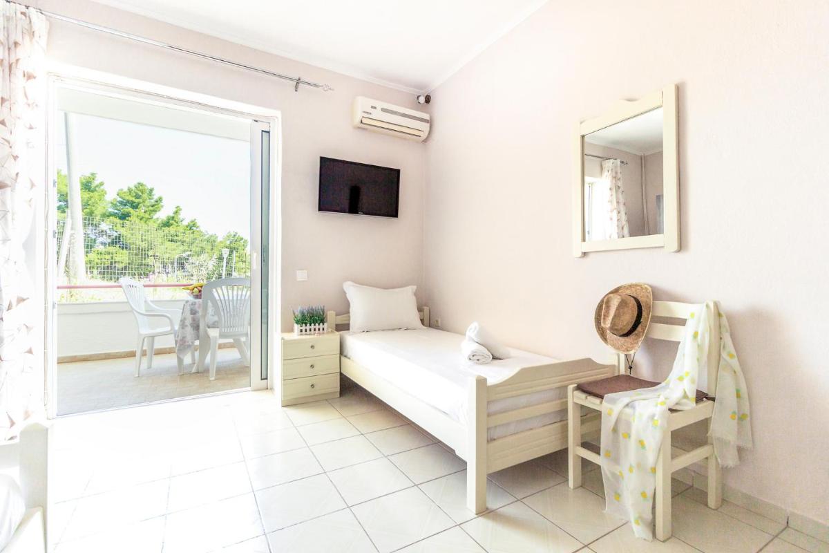 DIMITRIS STUDIO - Housity