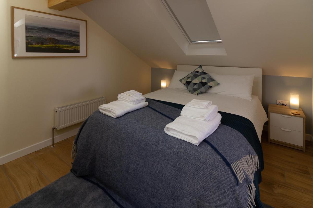 Scandi-luxe Studio, with wood fired hot tub - Housity