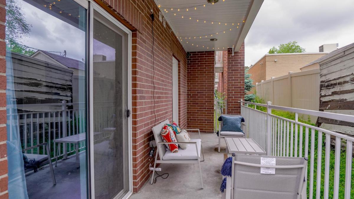 Downtown, KING Bed, Fast WiFi! - Housity