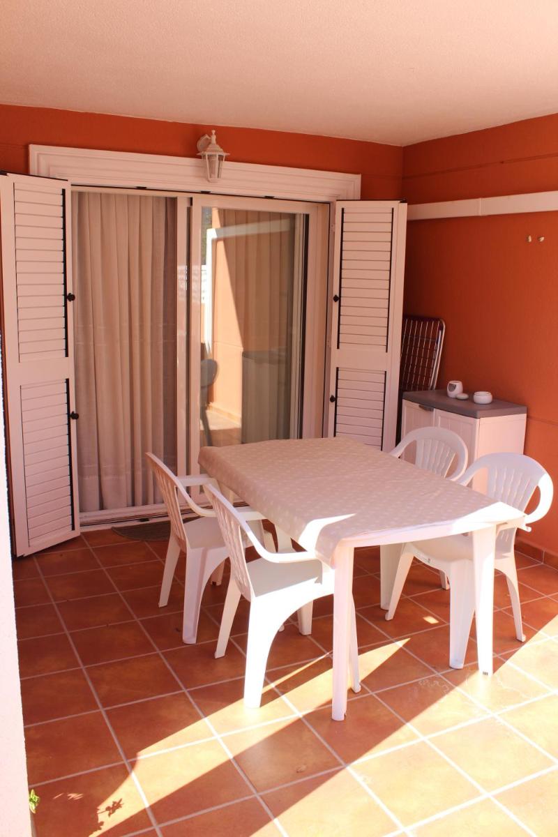Apto. con gran terraza y acceso directo a piscina. - Housity