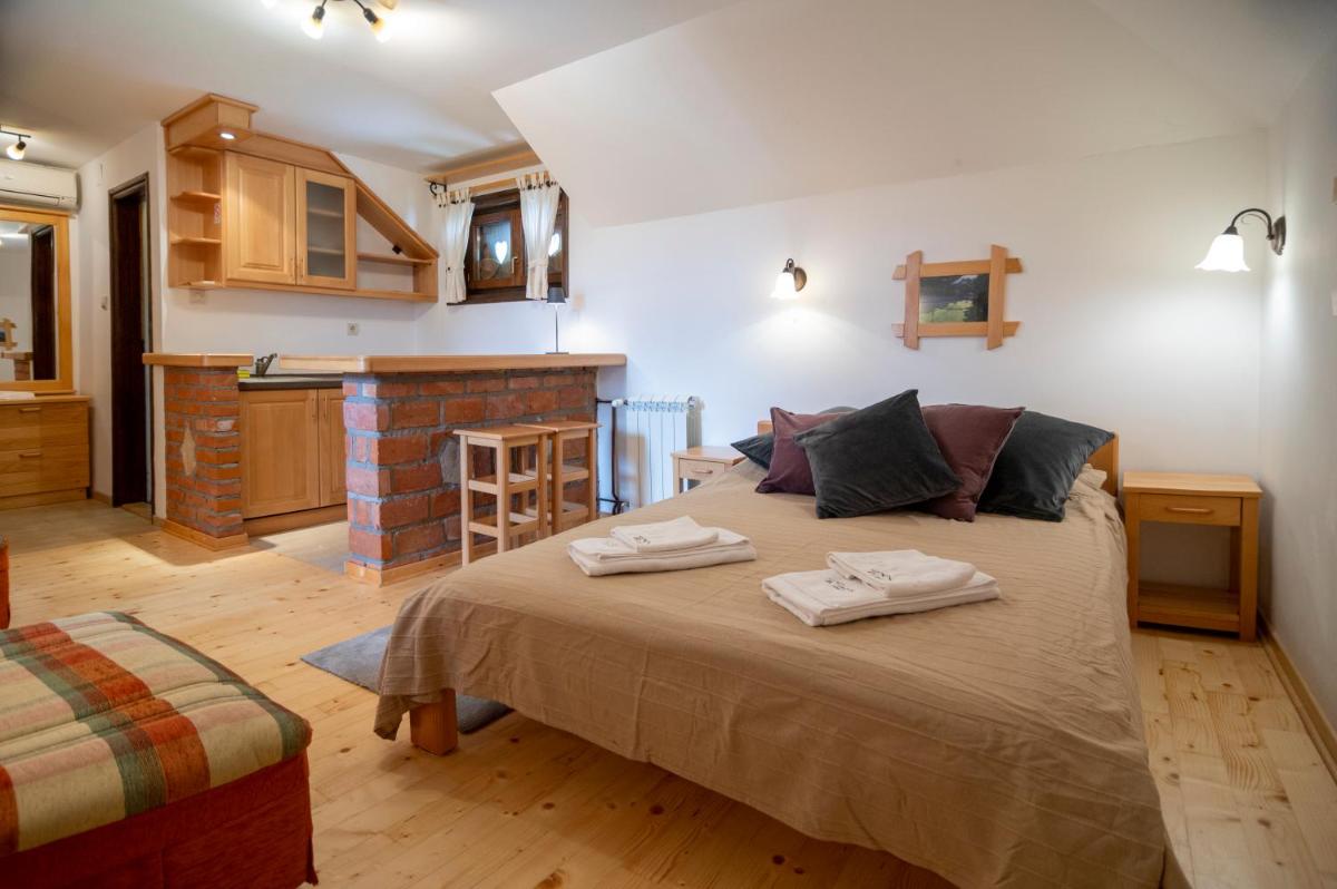 Lux smestaj Ivanjicki konaci - Housity