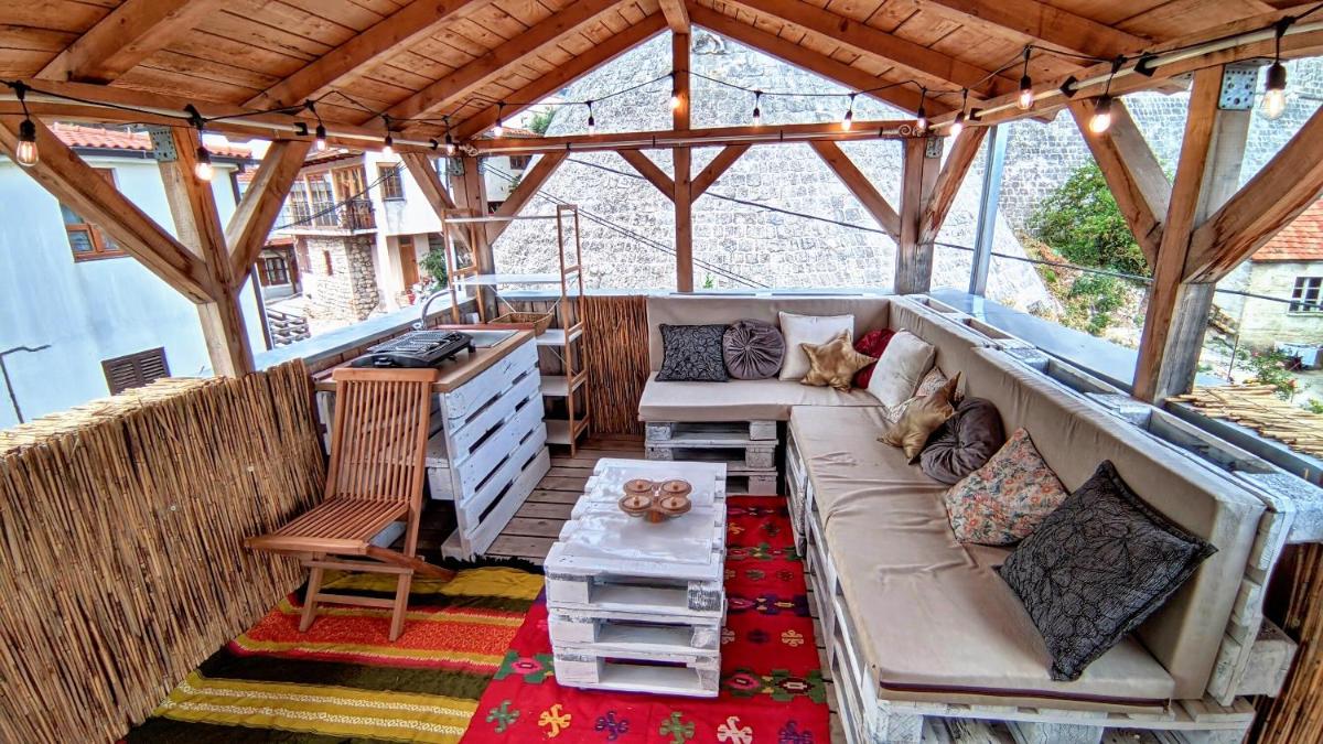 Traditional Home under the Fortress - Housity