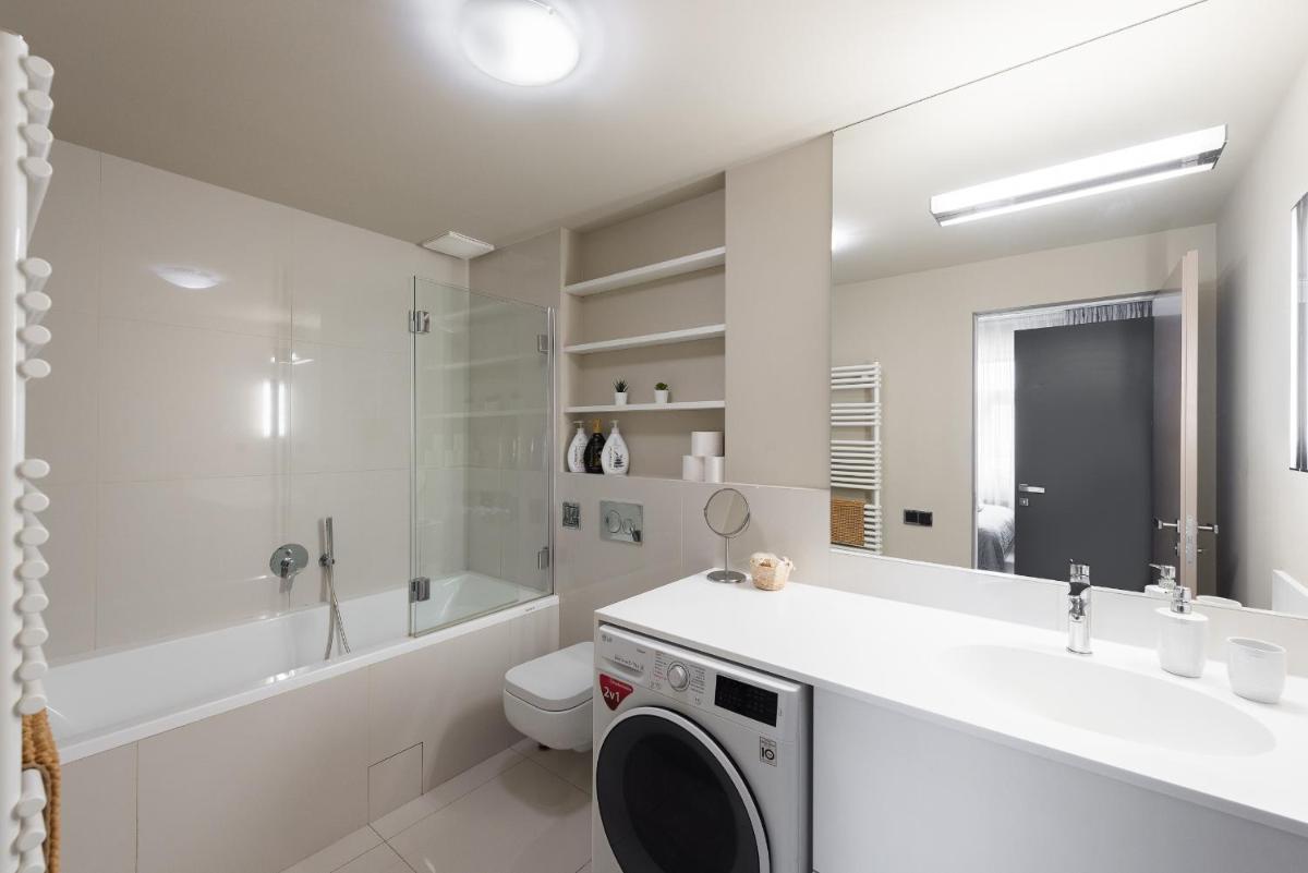 NEW LUXURY Apt with AC&PARKING in the center of Prague - Housity